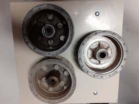 2x střed kola jawa pionyr 20-21-23, 1x jawa 550 - 555 - 3