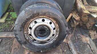 Prodám pneumatiky zimní. 215,65,R 16,C.2x - 3