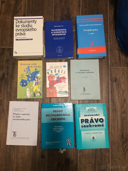 Právnické učebnice mix z průběhu studia - 3