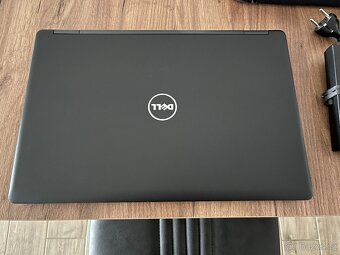 Dell Latitude 5570 15.6" FHD-i5 4x2.8GHz-RAM 16GB-SSD 256GB - 3