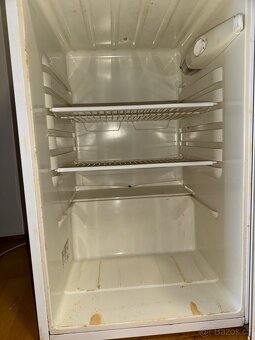 Lednice s mrazákem Electrolux – funkční, kompaktní rozměry - 3