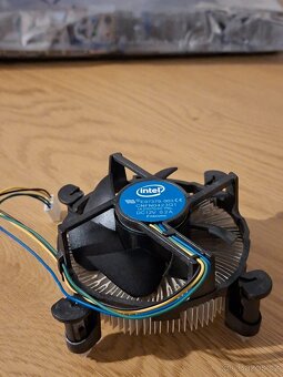 Chladič Intel - box - 3