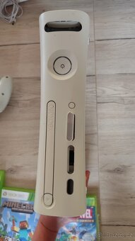 Xbox 360 + 2 ovladače + 4 hry - 3