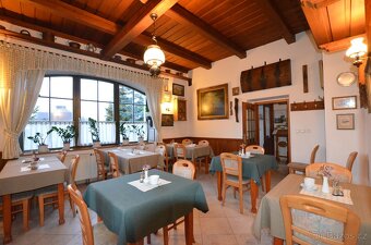 Prodej zavedeného rodinného penzionu + rozestavěná stavba - - 3