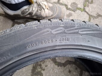 245/40/17 Nokian zimní - 3