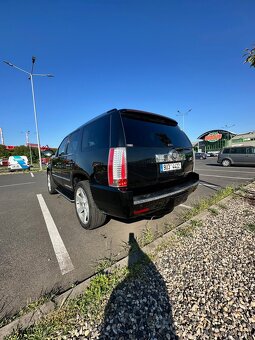 Cadillac Escalade - 3