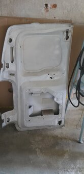 Prodám na Toyota ProAce zadní dveře půlené - 3