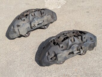 6‑pístkové přední brzdy BREMBO L322/L320 - 3