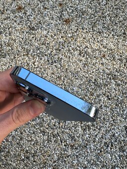 iPhone 13 Pro - baterie 100% blue - 3
