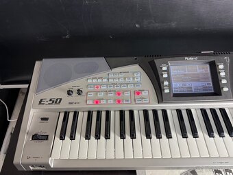 Roland E50 Arranger Keyboard - 3