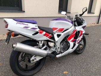 Honda CBR 900 RR, model SC28 - 3