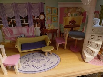 Domeček pro panenky Kidkraft Kaylee  s výtahem - 3