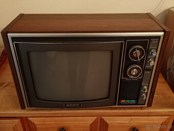 SONY KV - 1300E  VINTAGE COLOR TV - SONY TRINITRON - 3