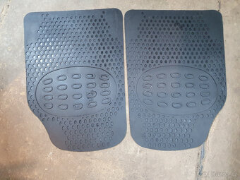 Prodám univerzální gumové koberce do auta - 3