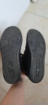 Zateplené tenisky Adidas Hoops vel.38 - 3
