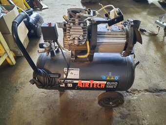 Nefunkční kompresor Einhell AirTech EURO 4300V - 3