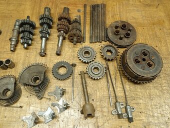 Jawa - díly motoru - 3