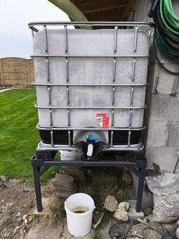 Prodám IBC nádrž na vodu 1000l - 3