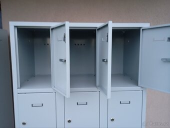 Plechová skříň - 12 boxu - 3