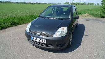 FORD FIESTA  1.3i 44KW  ČERNÁ BARVA 2004 NOVÁ TK  - 3
