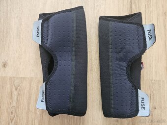 Chrániče na holeně FUSE vel. S - 3