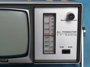 Přenosný televizor UNIVERSUM FK100R z roku 1968 - 3