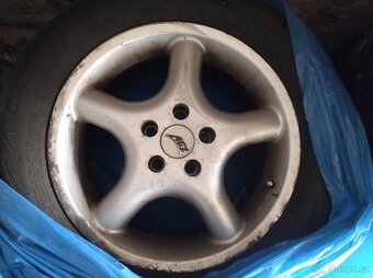 Celoroční pneu 225/55 r16 z Peugeot 607 - 3