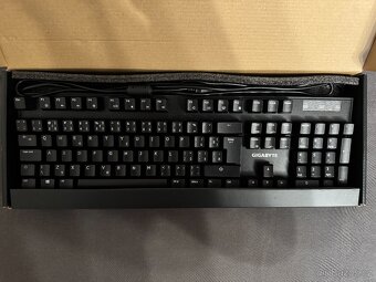 Gigabyte Force K83 - 3