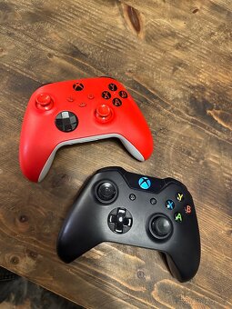 xbox one + 2 ovladače - 3