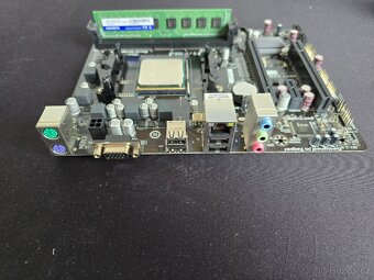 Základní deska Gigabyte GA-F2A55M-S1 - 3