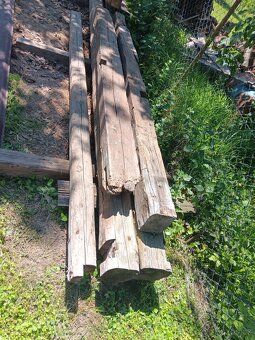 Staré ručně tesané trámy - dubové a smrkové - 3