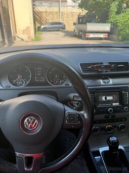 Volkswagen Passat B7 103kw šedá barva - 3