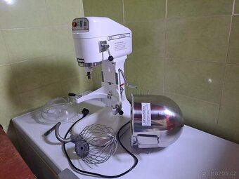 UNIVERZÁLNÍ KUCHYŇSKÝ ROBOT - 3
