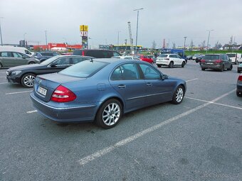 Mercedes w211 E240i benzín - 3
