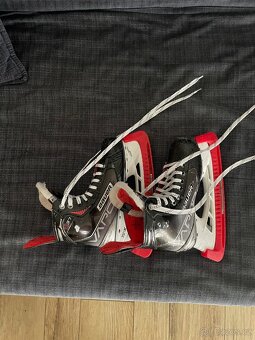 Dětské hokejové Brusle Bauer Vapor X3.7 vel.4 / EUR37,5 - 3