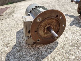 Motor ze sekačky 1,1 kW MEZ MOHELNICE - 3