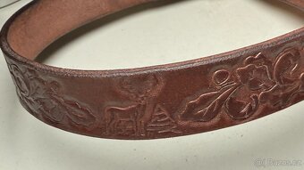 Stahovací kožený obojek s mysliveckým motivem - 3