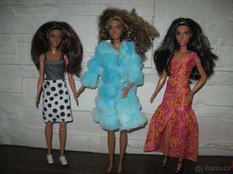 E sada 3ks oblečků na Barbie: šaty - 3