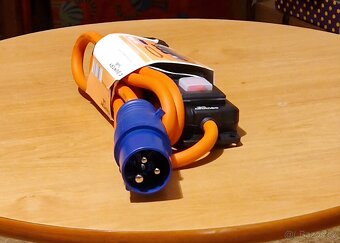 Zásuvková lišta CEE pro karavany, 1.5m. NOVÁ. - 3