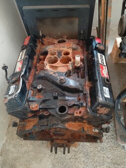 Lodný Motor V8 5l - 3