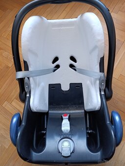 Daruji autosedačku. - 3