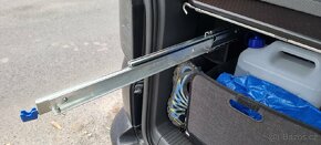 Výsuvné kolejnice Carbest s mechanickým blokováním
- 3