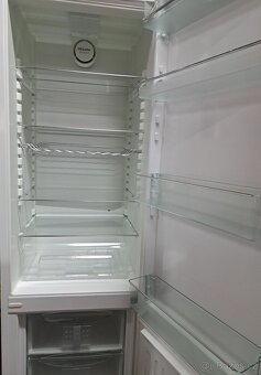 Kombin. lednice 3 šup. Miele. - 3