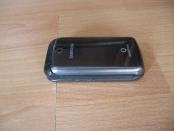 Tlačítkový mobil "véčko" zn. Samsung - 3