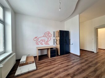 Prodej prostorného bytu 4+1 s balkonem, zahradou a skvělou d - 3
