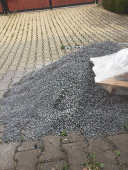 cihelné výřezy, štěrk, lícové obkladové pásky - 3