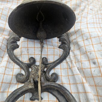 KLEPADLO NA DVEŘE SE ZVONCEM - 3