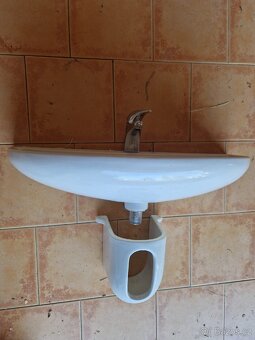 Umyvadlo včetně baterie - 3