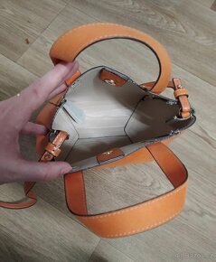 Oranžová kabelka - 3