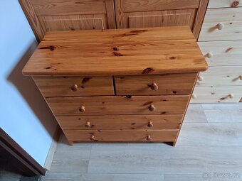 masivní komoda prostorná - 3